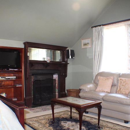 Storey Grange Springwood Room photo